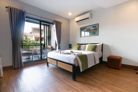 Superior Room | In-room safe, desk, free WiFi, bed sheets