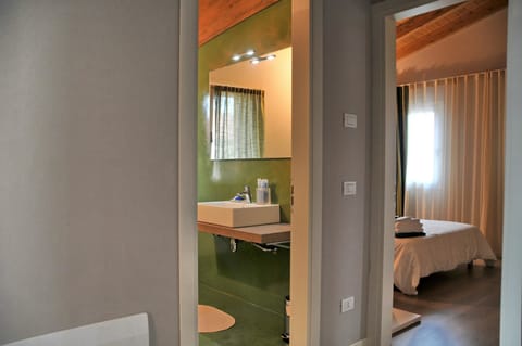 Double Room | Minibar, desk, blackout drapes, soundproofing