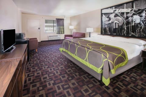 In-room safe, desk, iron/ironing board, free WiFi