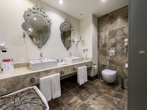 King Suite | Bathroom | Hair dryer, bathrobes, slippers, towels