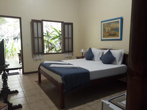 Minibar, free WiFi, bed sheets