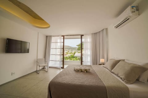Junior Suite (Deluxe) | 1 bedroom, minibar, desk, blackout drapes
