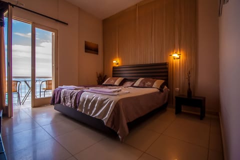 Double Room, Sea View | Minibar, in-room safe, desk, laptop workspace