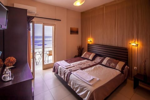 Double Room, Sea View | Minibar, in-room safe, desk, laptop workspace