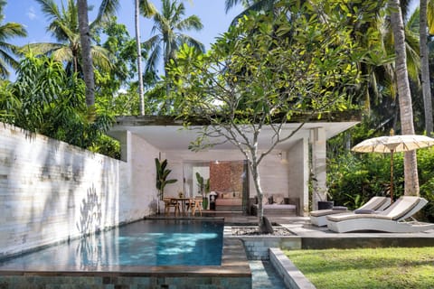 Ocean Pool Villa | Premium bedding, down comforters, minibar, in-room safe