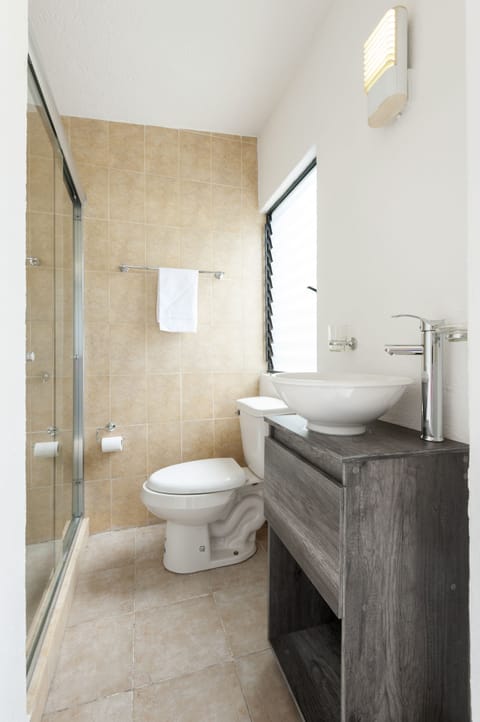 Basic Single Room | Bathroom | Shower, towels