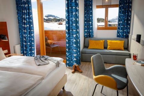 Hypo-allergenic bedding, in-room safe, desk, laptop workspace