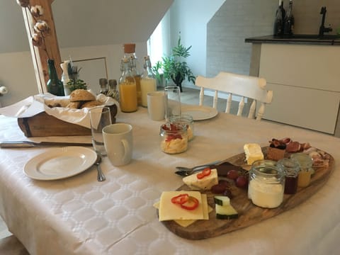 Daily full breakfast (DKK 85 per person)