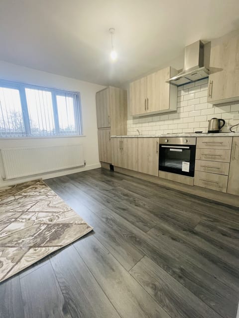 Suite, Ensuite | Shared kitchen