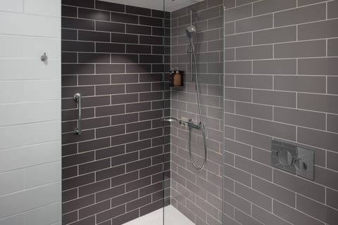 Standard Room, 2 Twin Beds (Free Breakfast) | Bathroom | Shower, hair dryer, towels, soap