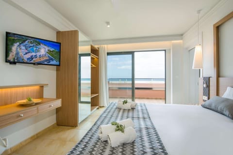 Superior Two Bedroom Apartment | Blackout drapes, soundproofing, free WiFi, bed sheets