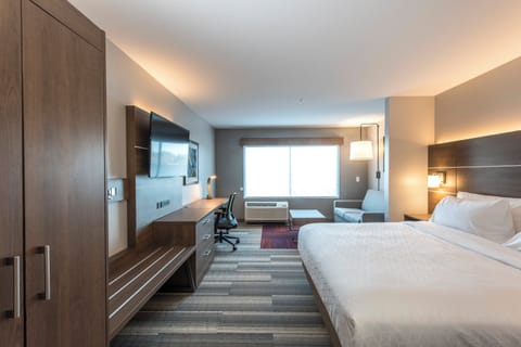 Hypo-allergenic bedding available, in-room safe, desk, laptop workspace