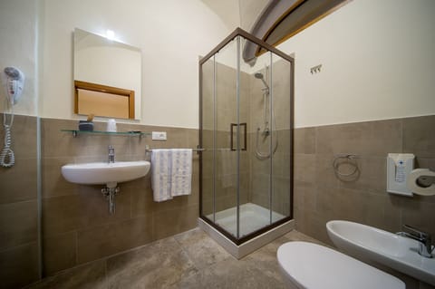 Comfort Double or Twin Room | Bathroom | Shower, hair dryer, towels, soap
