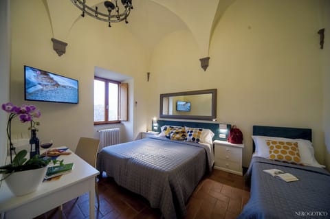 Comfort Triple Room | Desk, laptop workspace, iron/ironing board, free WiFi