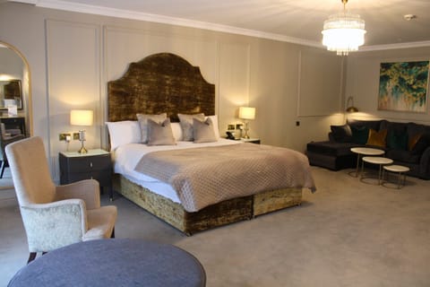 Hypo-allergenic bedding, in-room safe, desk, iron/ironing board