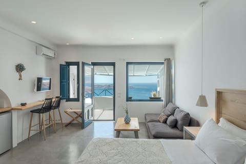 Honeymoon Suite (Outdoor Hot Tub, Caldera View) | Living area | 18-inch TV with satellite channels, DVD player