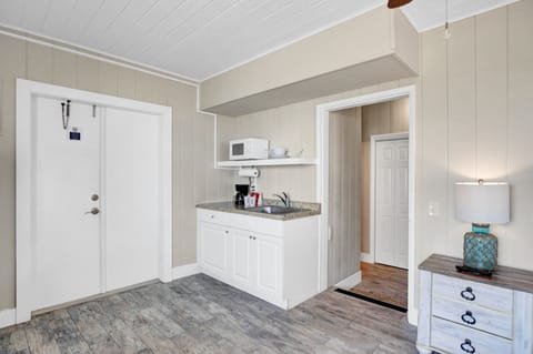 Studio, 1 King Bed (Room 7) | Individually decorated, individually furnished, iron/ironing board