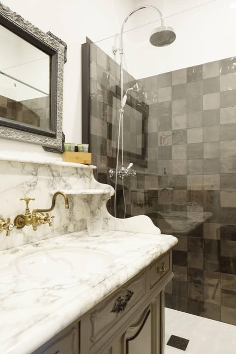 Premium Apartment, 2 Bedrooms, Garden View, Ground Floor (Pavillon Bas) | Bathroom sink