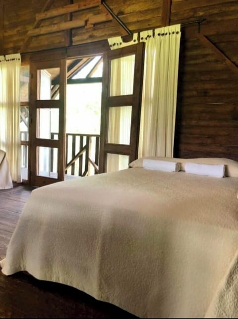 Family Cabin | Premium bedding, pillowtop beds, desk, laptop workspace