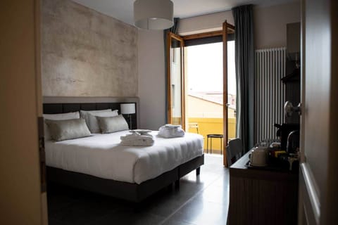 Superior Double or Twin Room | Minibar, in-room safe, desk, blackout drapes