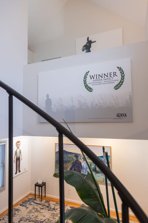 Gallery:LOFT 646 | Living area | 60-inch Smart TV with cable channels, TV, first-run movies
