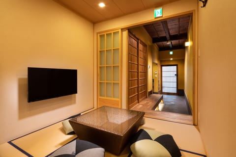 Private Vacation Home | 2 bedrooms, down comforters, pillowtop beds, desk