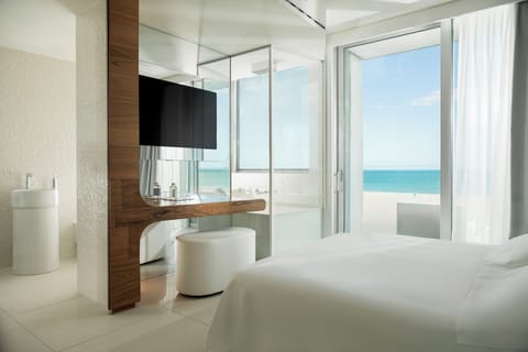 Suite Life Vista Mare (accesso spa non incluso) | Minibar, in-room safe, soundproofing, iron/ironing board