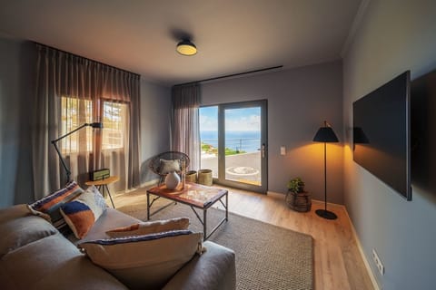 Deluxe Suite, 1 Bedroom | Living area | Flat-screen TV