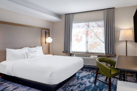 Desk, laptop workspace, iron/ironing board, free WiFi