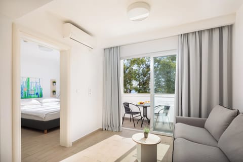 Superior Suite with Seaside Balcony | Hypo-allergenic bedding, desk, soundproofing, free WiFi