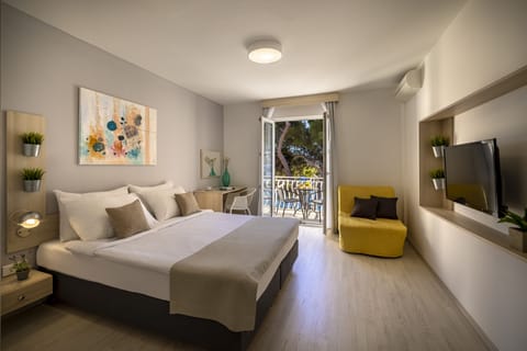 Superior double room with seaside balcony | Premium bedding, in-room safe, desk, free WiFi