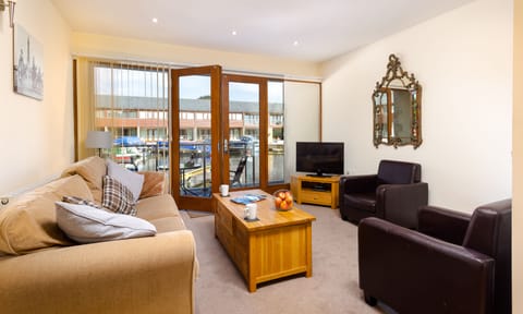 Family Apartment, 2 Bedrooms, Marina View | Iron/ironing board, free WiFi, bed sheets