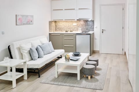 Junior Suite | Private kitchen | Fridge, stovetop, electric kettle, cookware/dishes/utensils