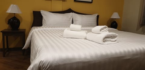 In-room safe, free WiFi, bed sheets