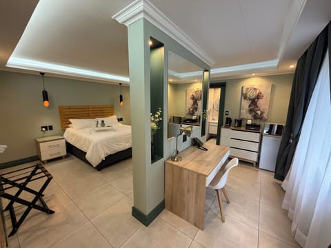 Luxury Room | Premium bedding, minibar, desk, laptop workspace