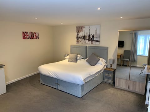Family Studio | Individually decorated, individually furnished, laptop workspace