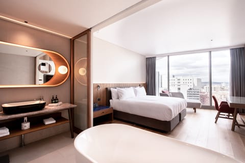 Suite, 1 Bedroom, Club Lounge Access, Harbor View | Minibar, in-room safe, individually furnished, desk