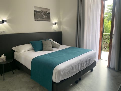 Elite Double Room | Minibar, in-room safe, desk, blackout drapes