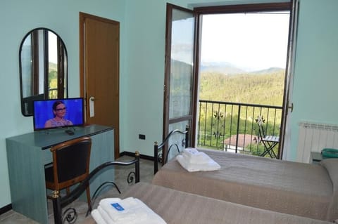 Economy Twin Room | In-room safe, desk, free WiFi