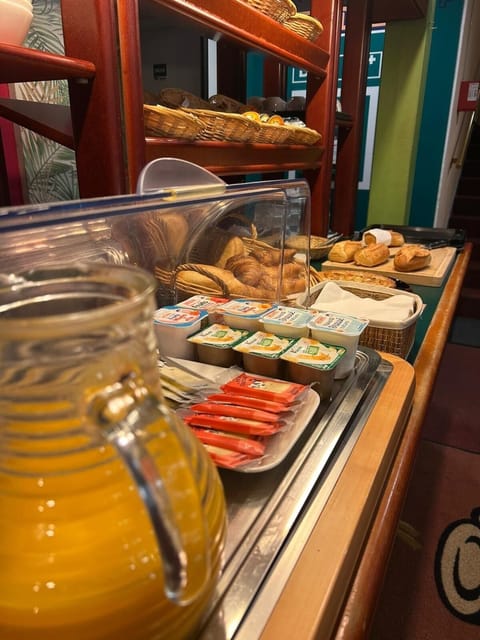 Buffet breakfast for a fee on weekdays