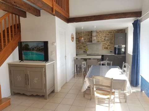 House, Garden View | Living area | Flat-screen TV