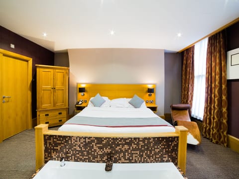 Superior Double Room, 1 Double Bed | Premium bedding, desk, blackout drapes, iron/ironing board