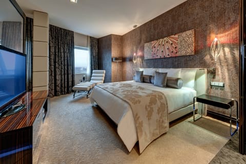 Presidential Suite | Hypo-allergenic bedding, minibar, in-room safe, desk