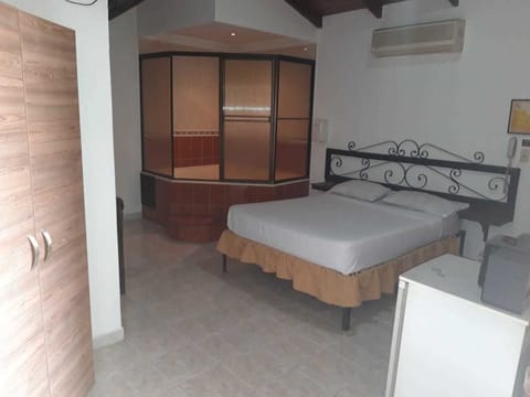 Double Room | Blackout drapes, free WiFi, bed sheets