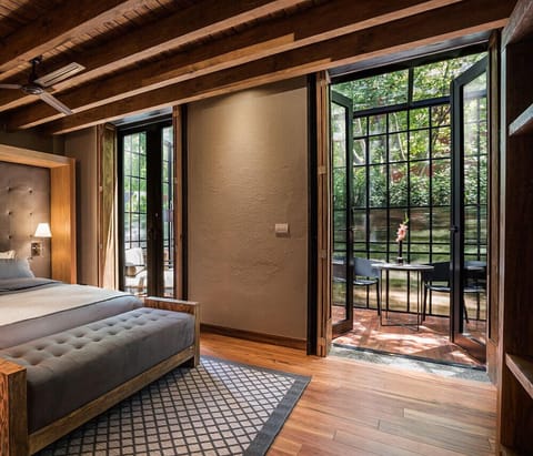 Design Room 3 | Premium bedding, down comforters, minibar, in-room safe