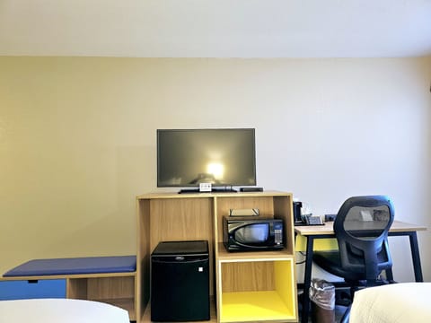Room, 2 Queen Beds, Non Smoking | Desk, iron/ironing board, free cribs/infant beds, free WiFi