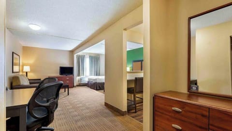 Full-size fridge, microwave, stovetop