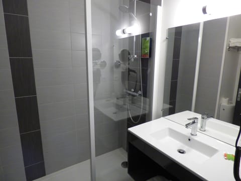 Family Room 3-4 People | Bathroom | Hair dryer, towels