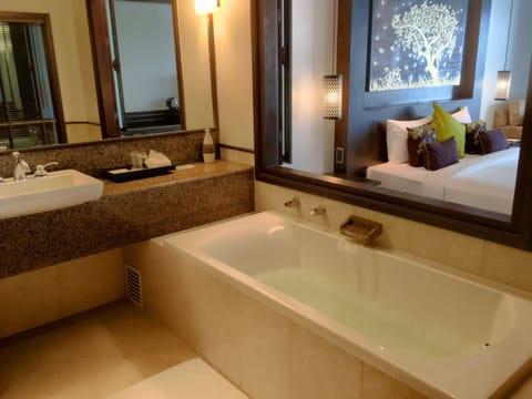 Separate tub and shower, rainfall showerhead, free toiletries