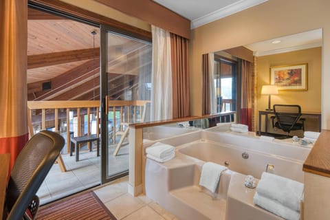 Standard Room, 1 King Bed, Non Smoking, Jetted Tub (Oversized Room) | Iron/ironing board, WiFi, bed sheets